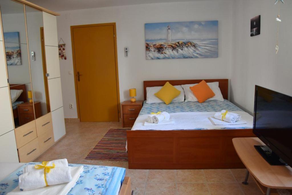 Apartmani Meri Ražanj Buitenkant foto