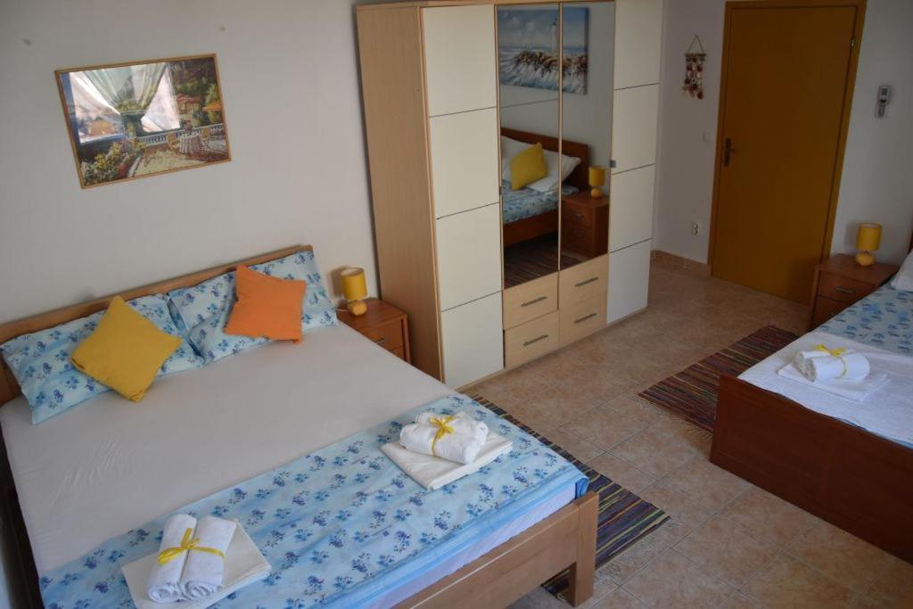 Apartmani Meri Ražanj Buitenkant foto