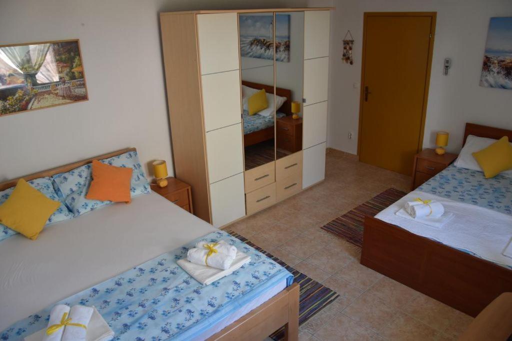 Apartmani Meri Ražanj Buitenkant foto