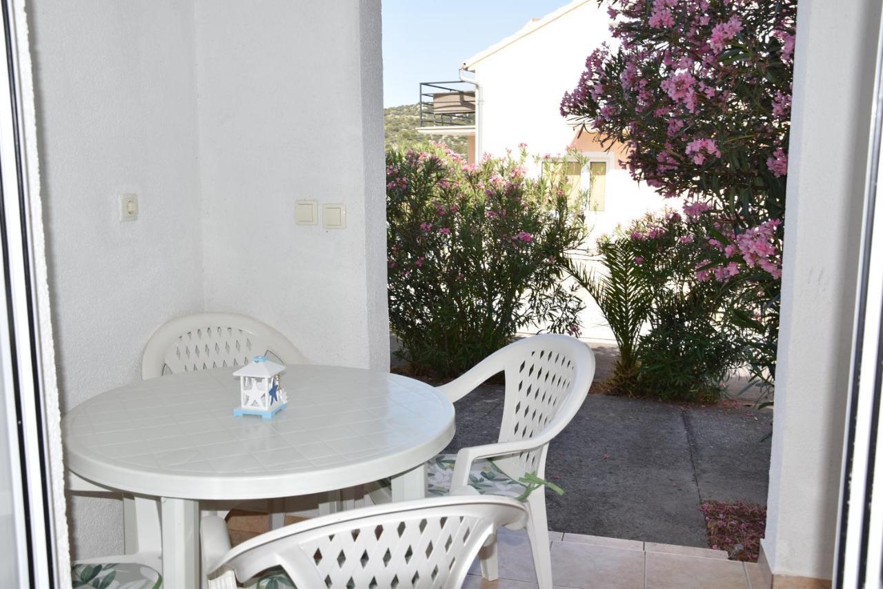 Apartmani Meri Ražanj Buitenkant foto