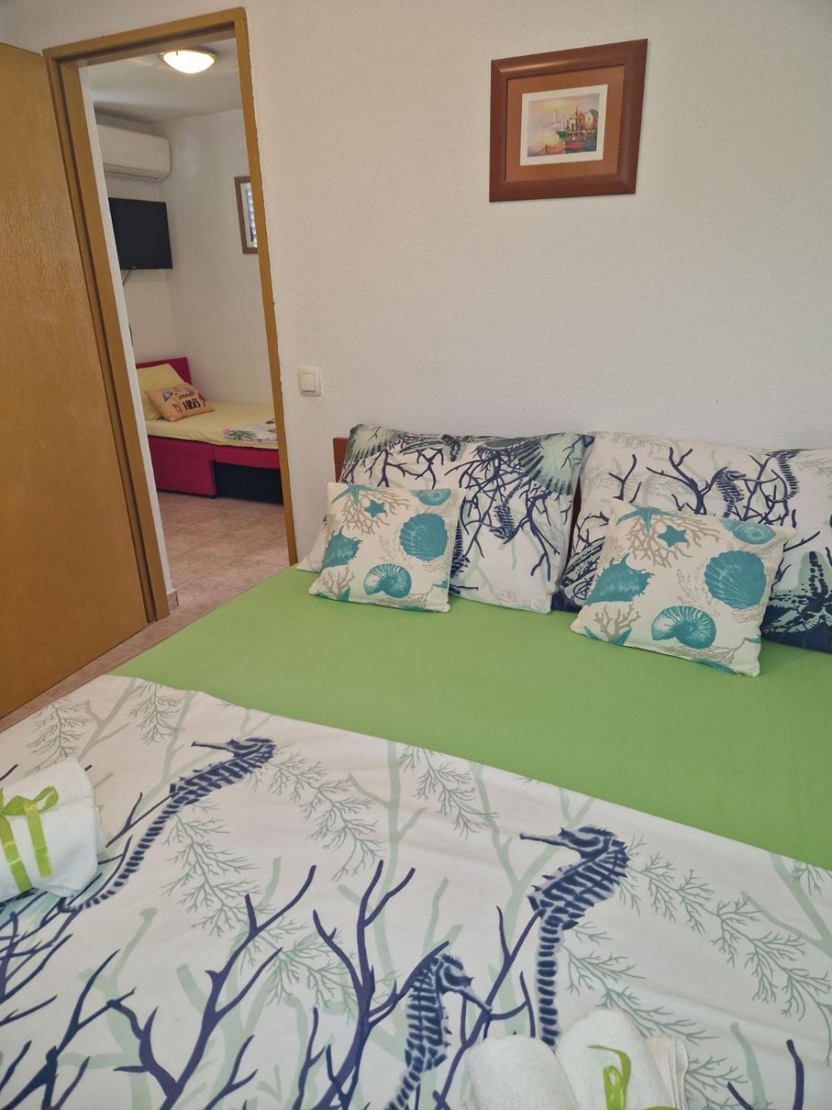 Apartmani Meri Ražanj Buitenkant foto