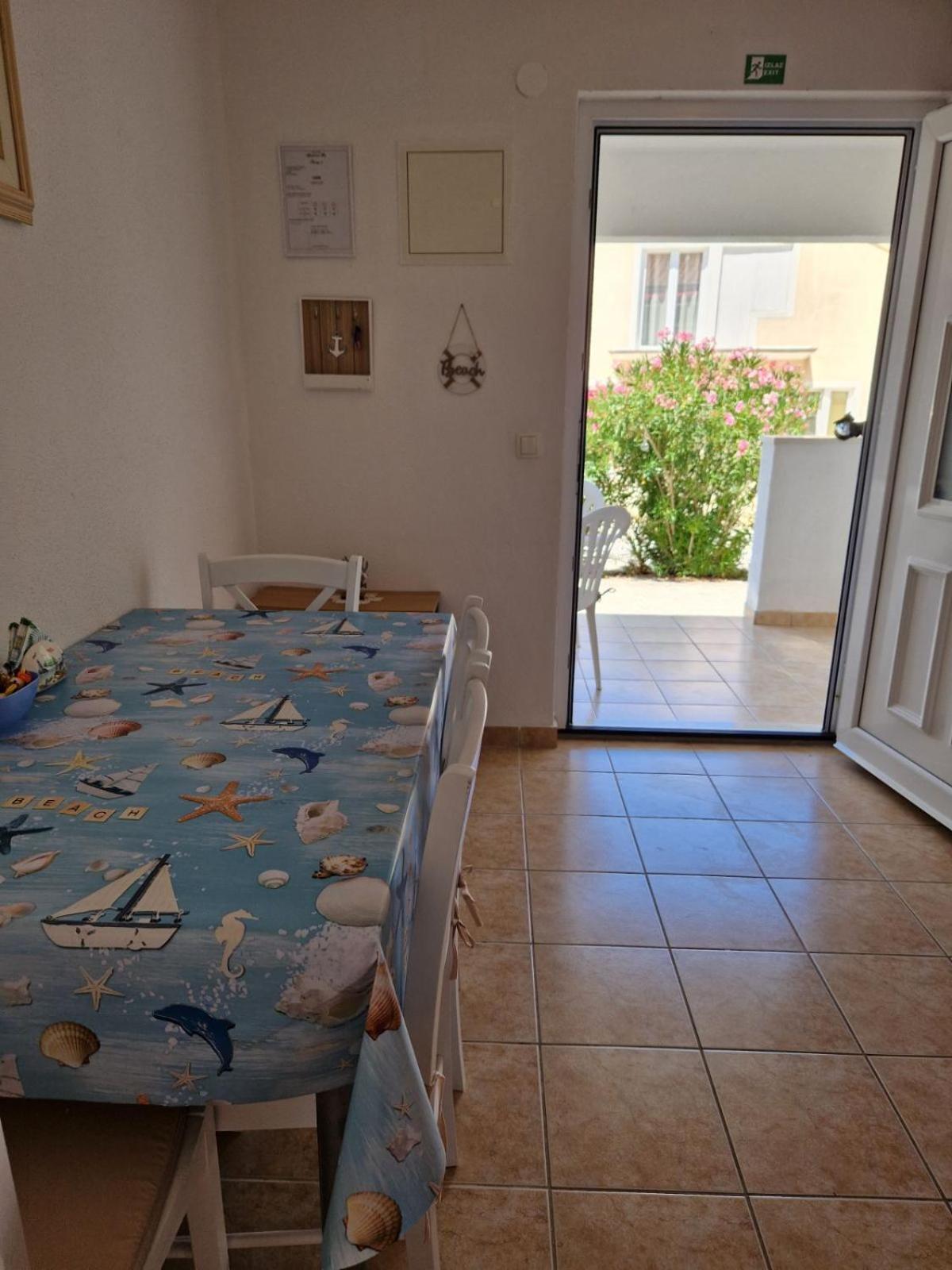 Apartmani Meri Ražanj Buitenkant foto
